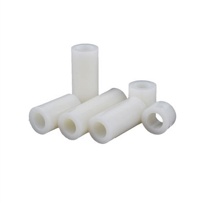 Receptor de plástico redondo de nylon blanco para montar a través de agujeros en placas de circuitos impresos